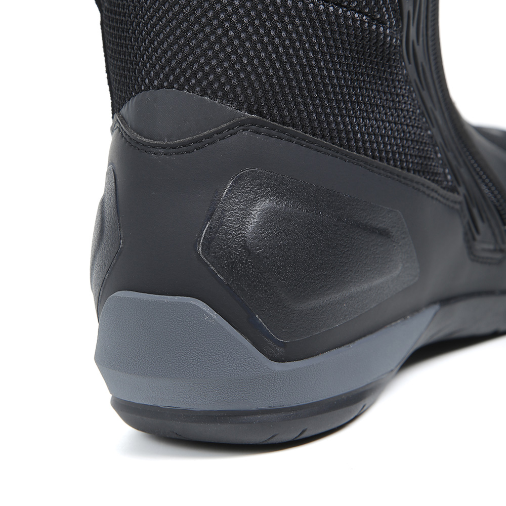 DAINESE22TCX.000058F_SN006783_CLOSEUP09